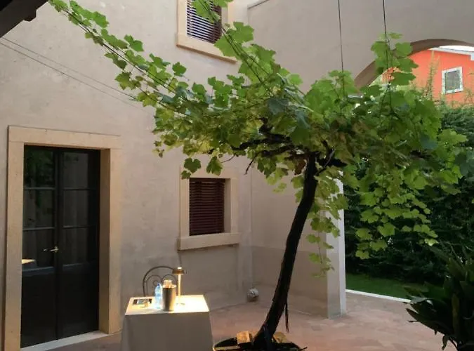 Ca' Bert Dei Glicini Bed and Breakfast 4*
