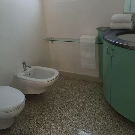 住宿加早餐酒店 Ca' Bert Dei Glicini 卡斯特努沃德加尔达